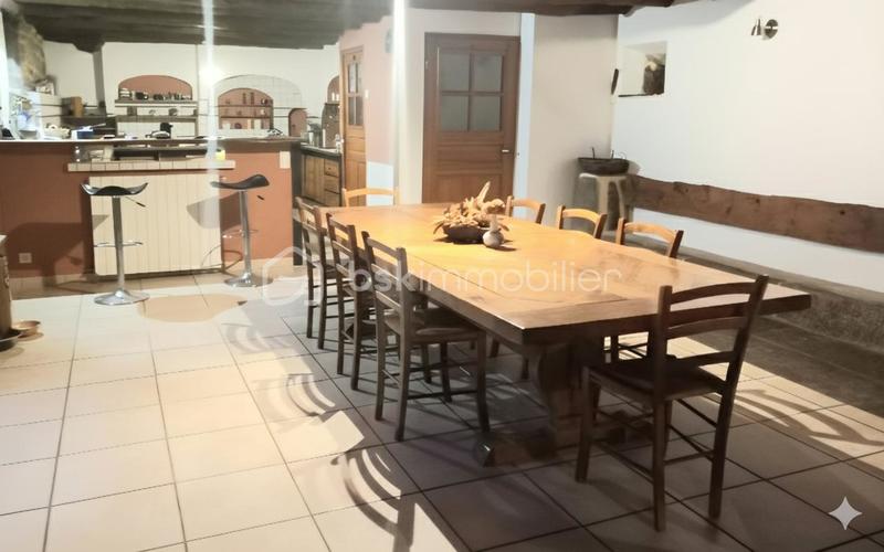 Maison - 238 m² - 12 pièces