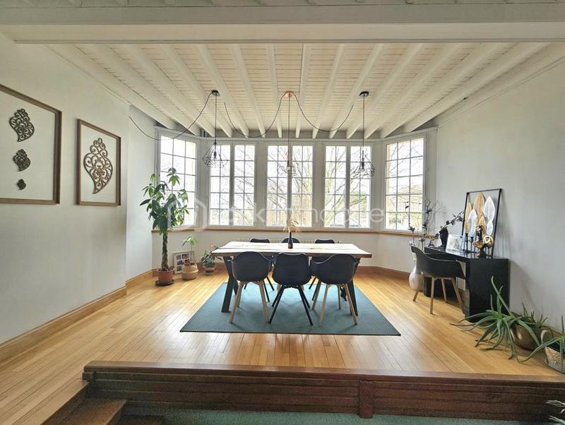 Demeure - 225 m² - 9 pièces