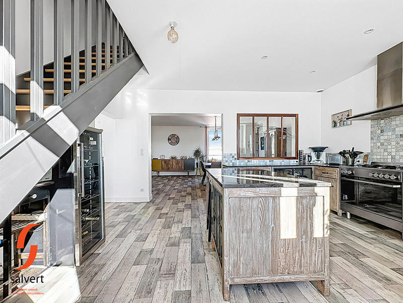 Maison - 140 m² - 5 pièces