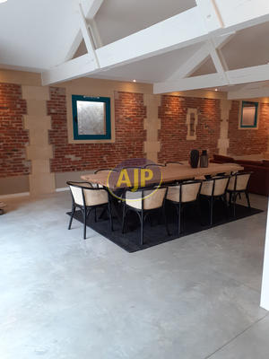 Maison - 270 m² - 6 pièces