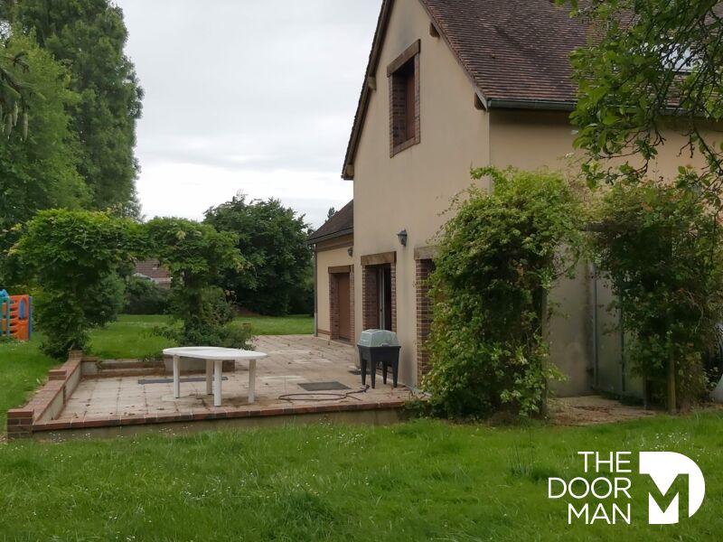 Propriété - 303 m² - 9 pièces