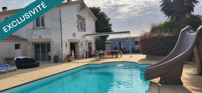 Maison - 230 m² - 10 pièces