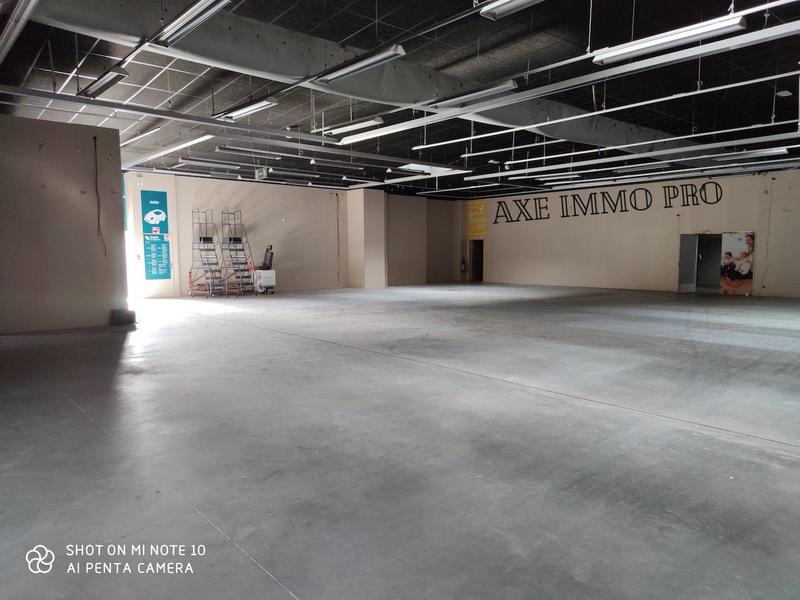 Local commercial - 1 854 m² - 5 pièces