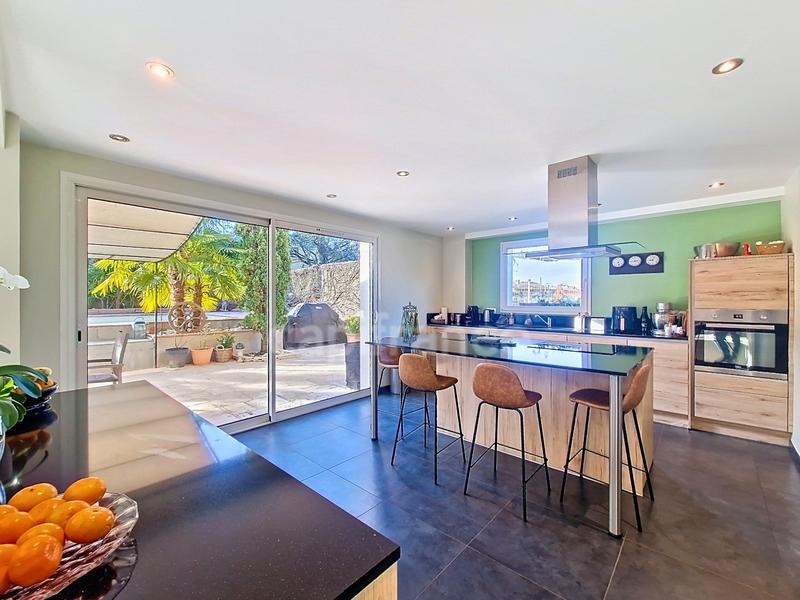 Maison - 310 m² - 8 pièces