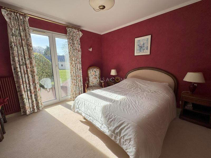 Maison - 300 m² - 8 pièces