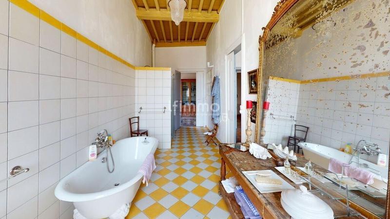 Demeure - 644 m² - 25 pièces