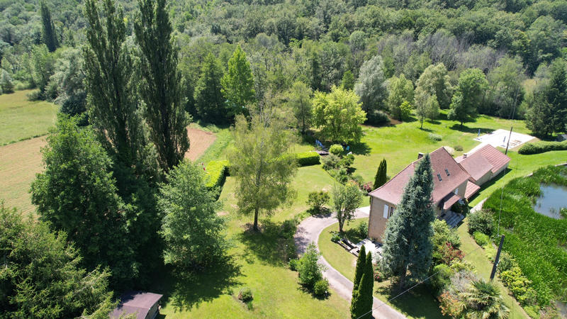 Maison - 279 m² - 9 pièces