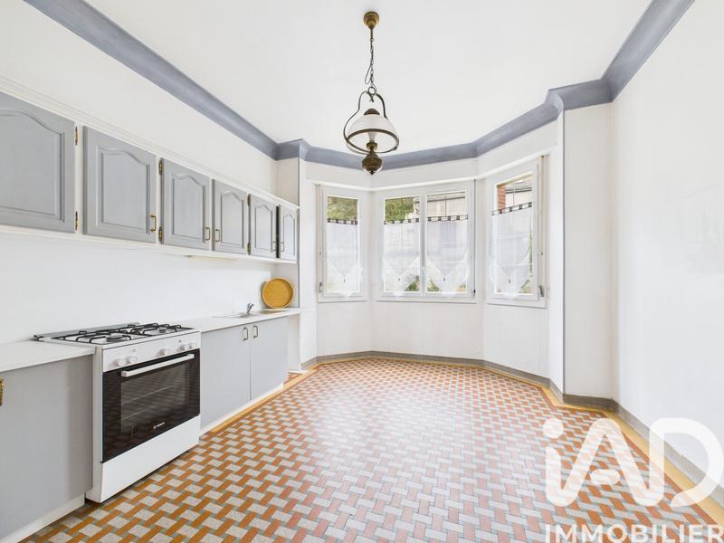 Maison - 209 m² - 9 pièces