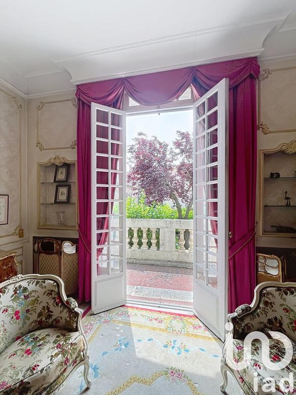 Maison - 323 m² - 9 pièces