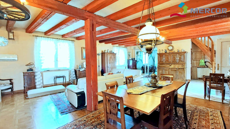 Maison - 250 m² - 4 pièces