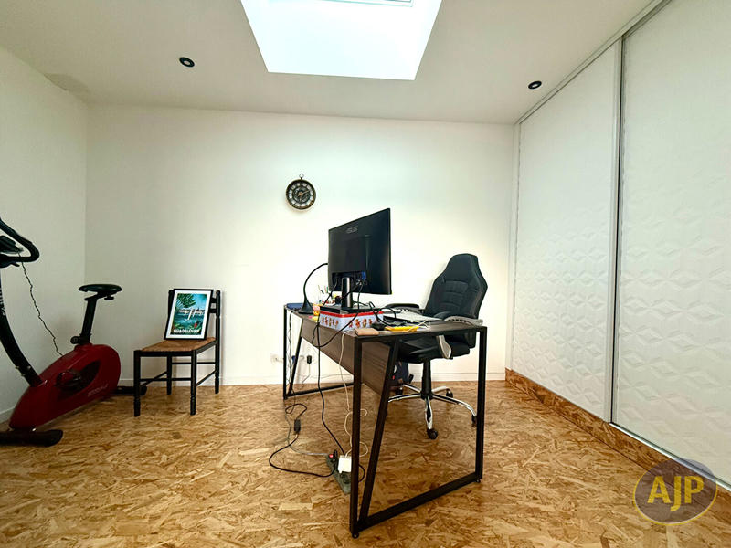 Maison - 97 m² - 5 pièces