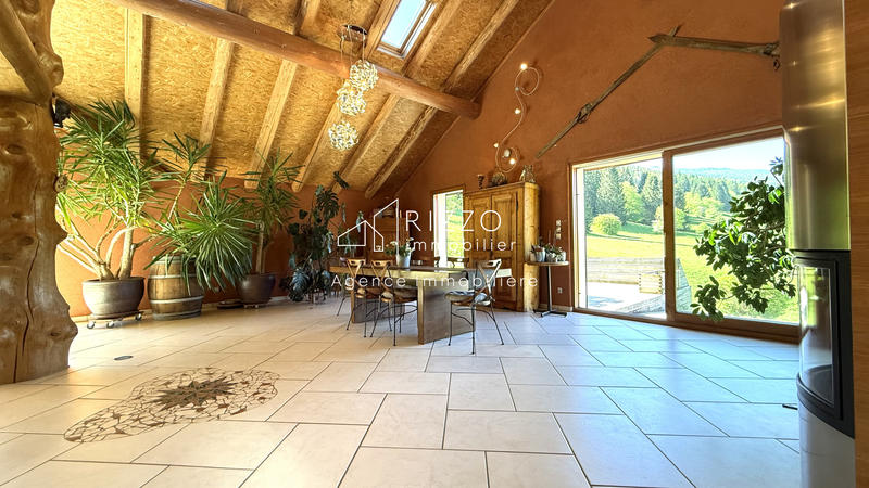 Maison - 303 m² - 8 pièces