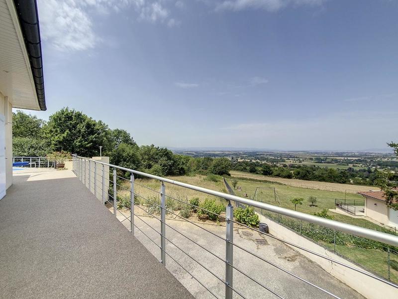 Maison - 260 m² - 8 pièces