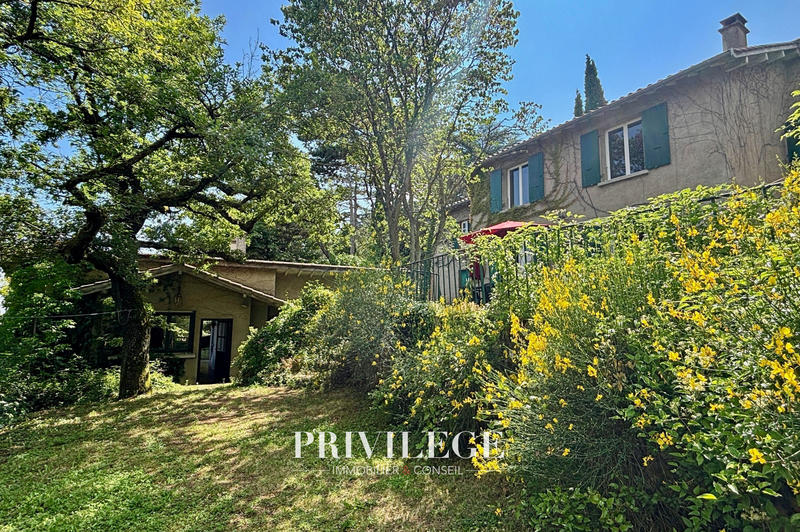 Maison - 220 m² - 7 pièces