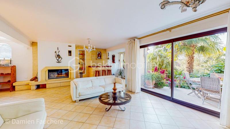 Demeure - 320 m² - 10 pièces