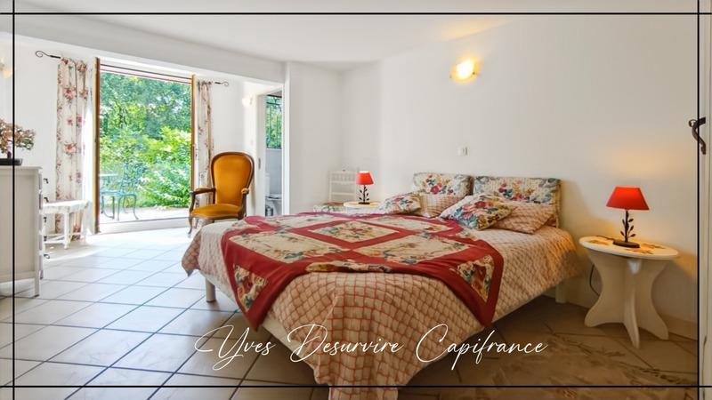 Maison - 280 m² - 8 pièces