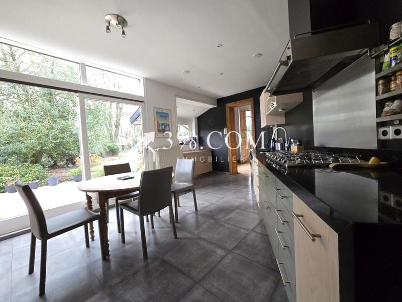 Propriété - 250 m² - 9 pièces