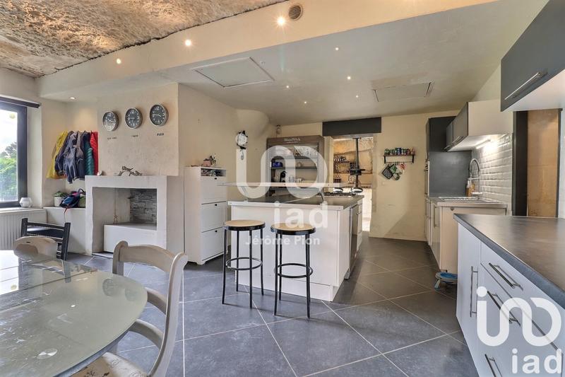 Maison - 250 m² - 6 pièces