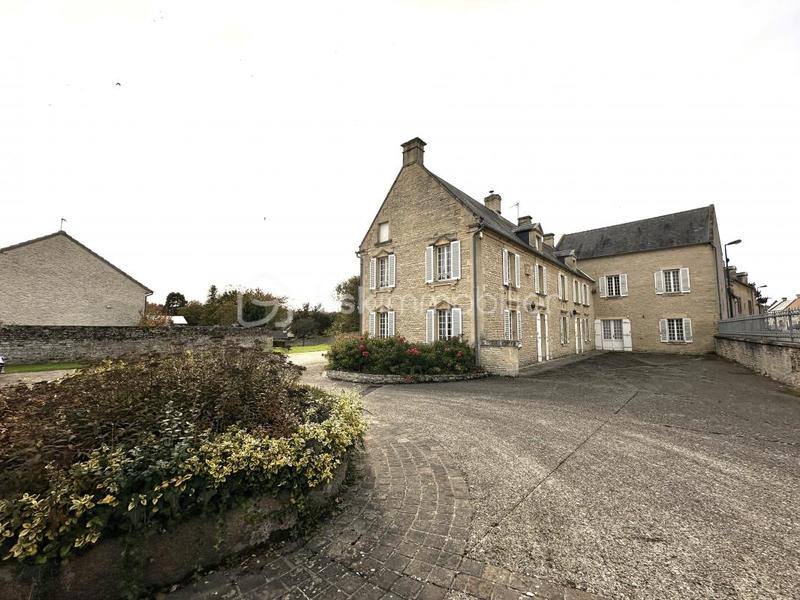 Propriété - 206 m² - 7 pièces