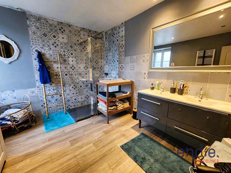 Maison - 230 m² - 12 pièces