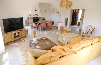 Maison - 260 m² - 12 pièces