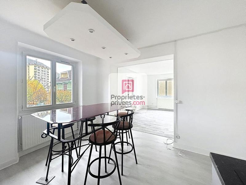 Maison - 200 m² - 13 pièces