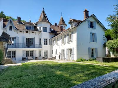 Maison - 350 m² - 12 pièces