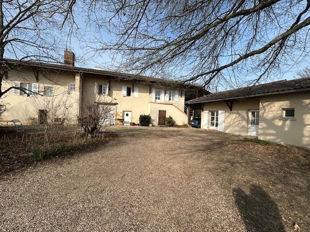 Maison - 236 m² - 9 pièces