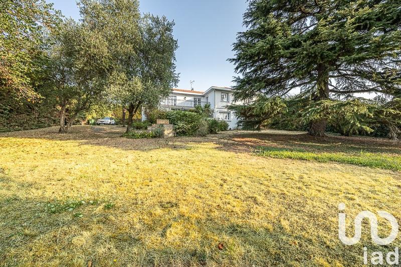 Maison - 242 m² - 7 pièces