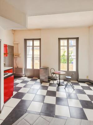 Immeuble - 170 m² - 8 pièces