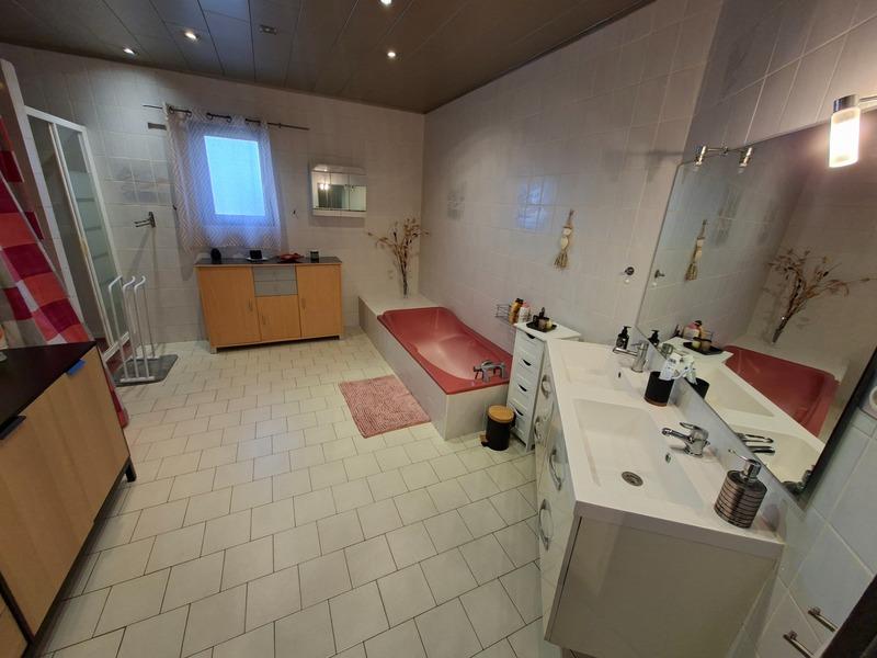 Maison - 196 m² - 7 pièces