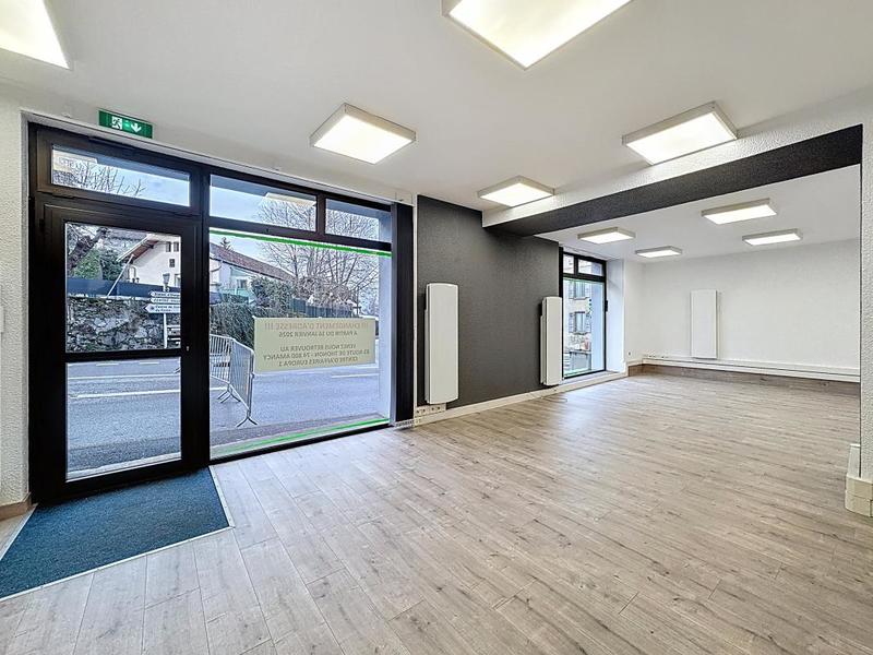 Local commercial - 111 m² - 5 pièces