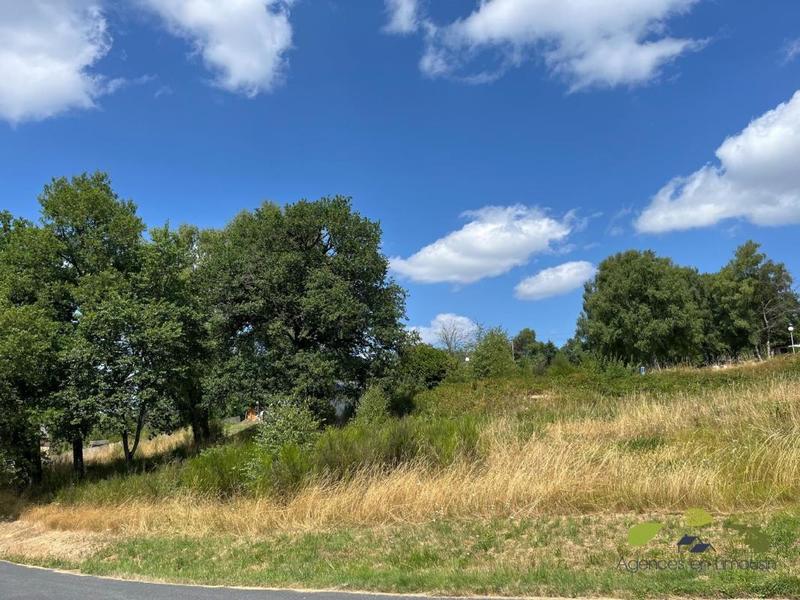 Terrain constructible - 931 m²