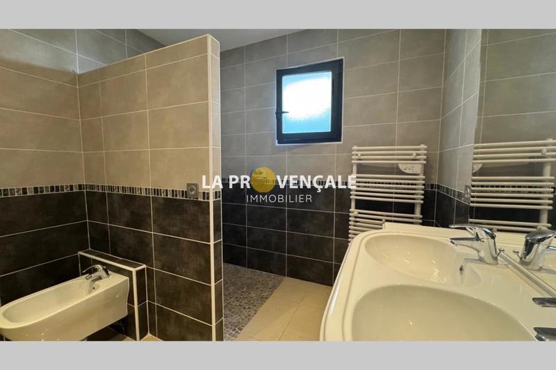 Maison - 290 m² - 9 pièces