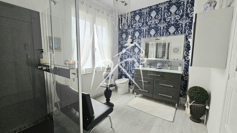 Maison - 148 m² - 8 pièces