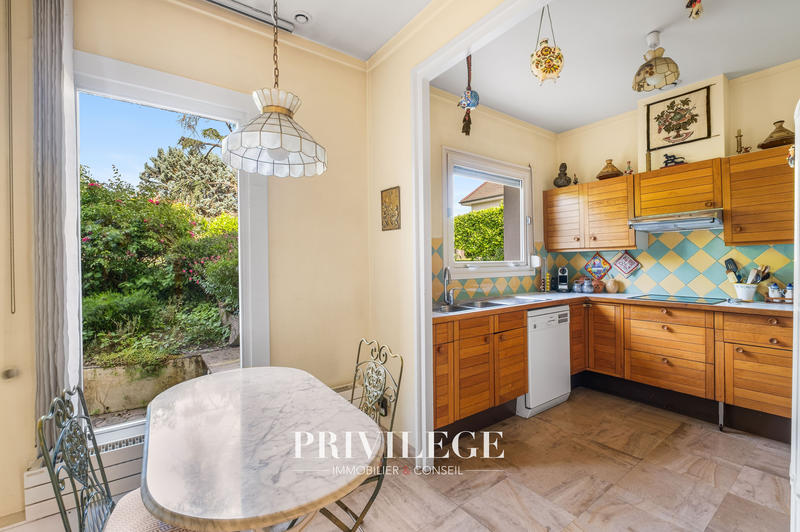 Maison - 200 m² - 6 pièces