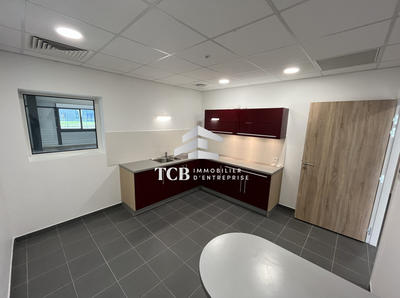 Local d'activités - 2 296 m²