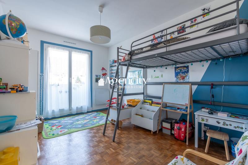 Maison - 99 m² - 5 pièces