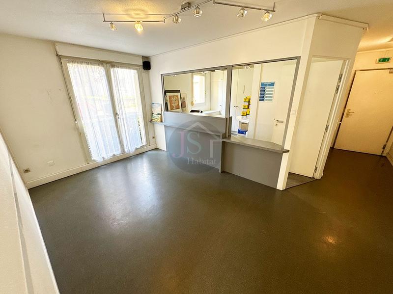 Local d'activité / Entrepôt - 82 m² - 4 pièces