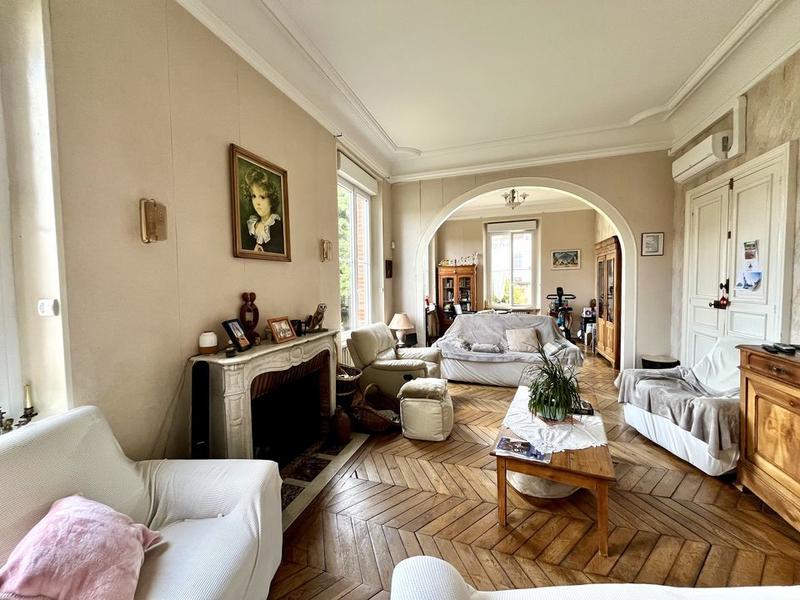 Maison de maîtres - 267 m² - 11 pièces