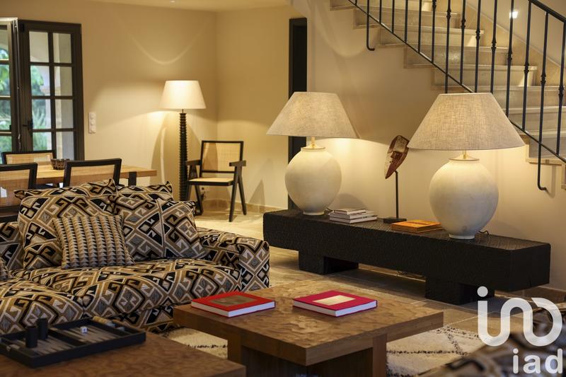 Maison - 425 m² - 8 pièces