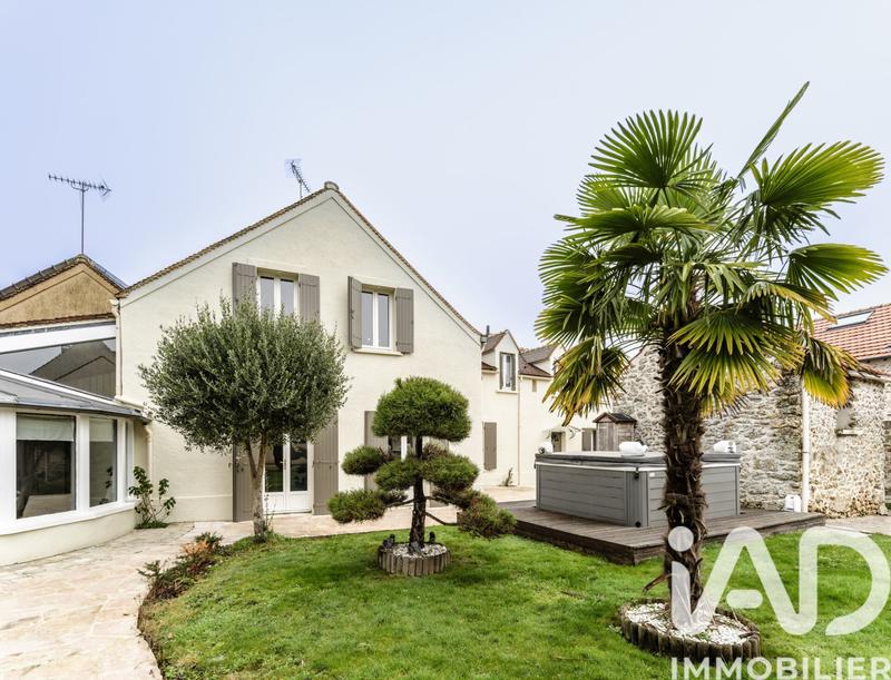 Maison - 205 m² - 7 pièces