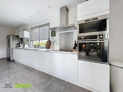 Maison traditionnelle - 145 m² - 6 pièces