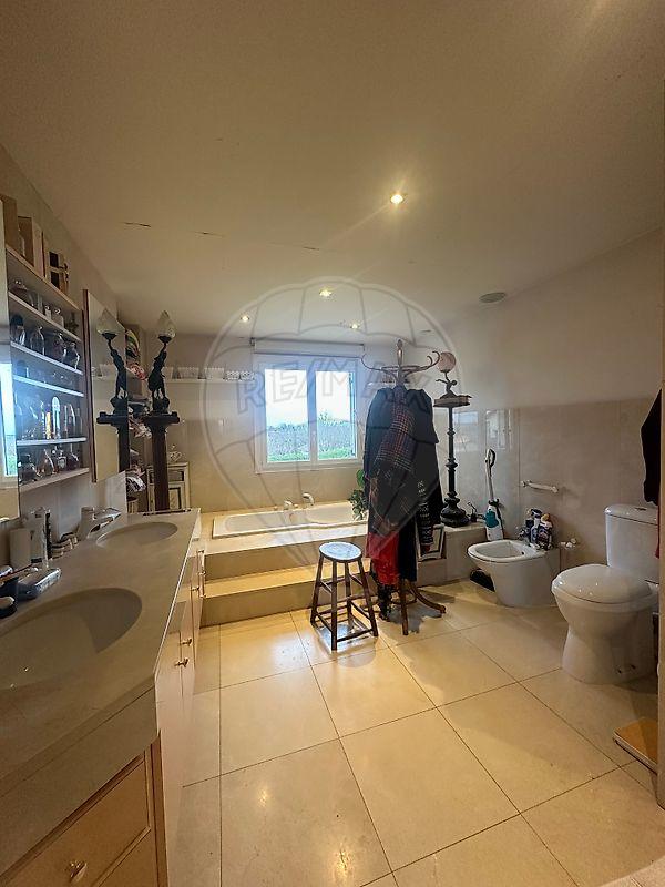 Maison - 331 m² - 8 pièces