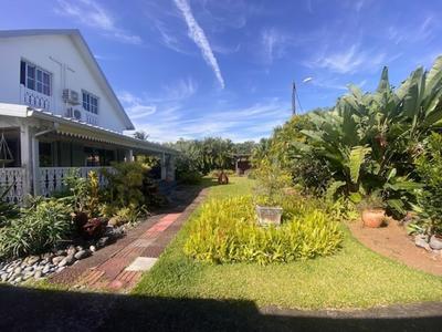 Maison - 220 m² - 9 pièces