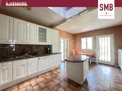 Maison - 203 m² - 7 pièces