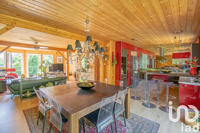 Maison - 233 m² - 10 pièces