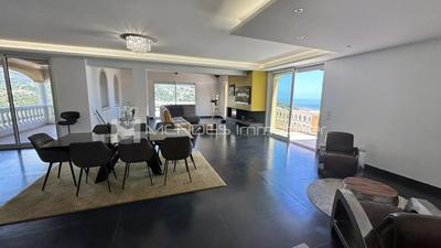Villa - 320 m² - 10 pièces