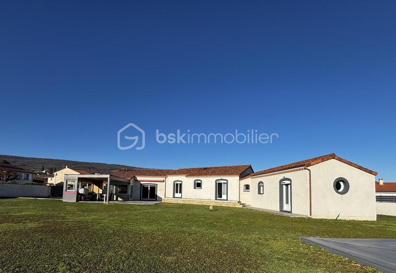 Maison - 220 m² - 6 pièces