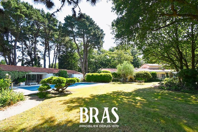 Maison - 372 m² - 7 pièces